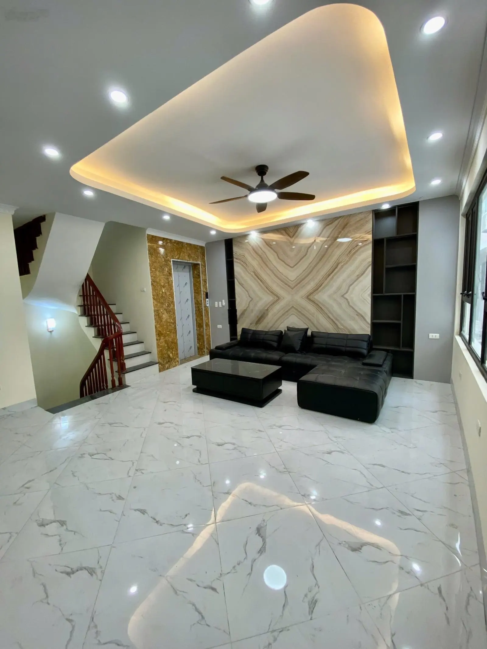 Bán nhà đẹp cầu thang máy full nội thất bồ đề long biên hà nội