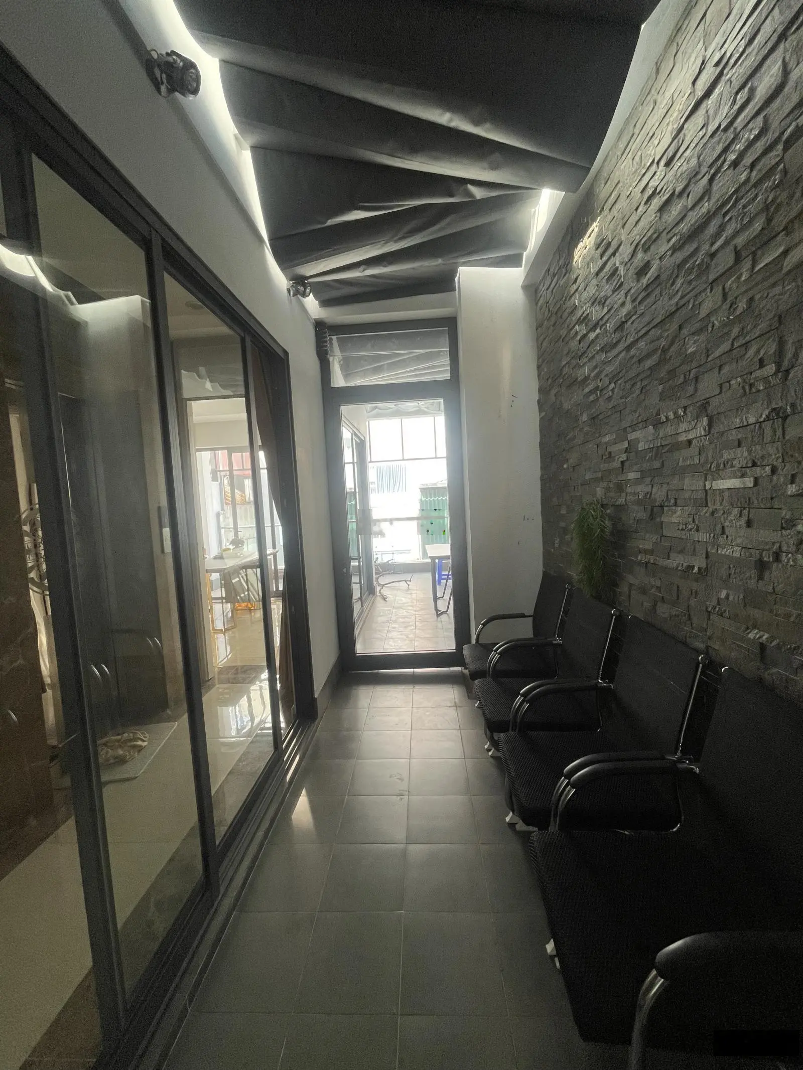Bán liền kề diện tích 108m2, 5,1m mặt tiền, trước nhà ô tô tránh, dừng đỗ ngày đêm, gara ô tô