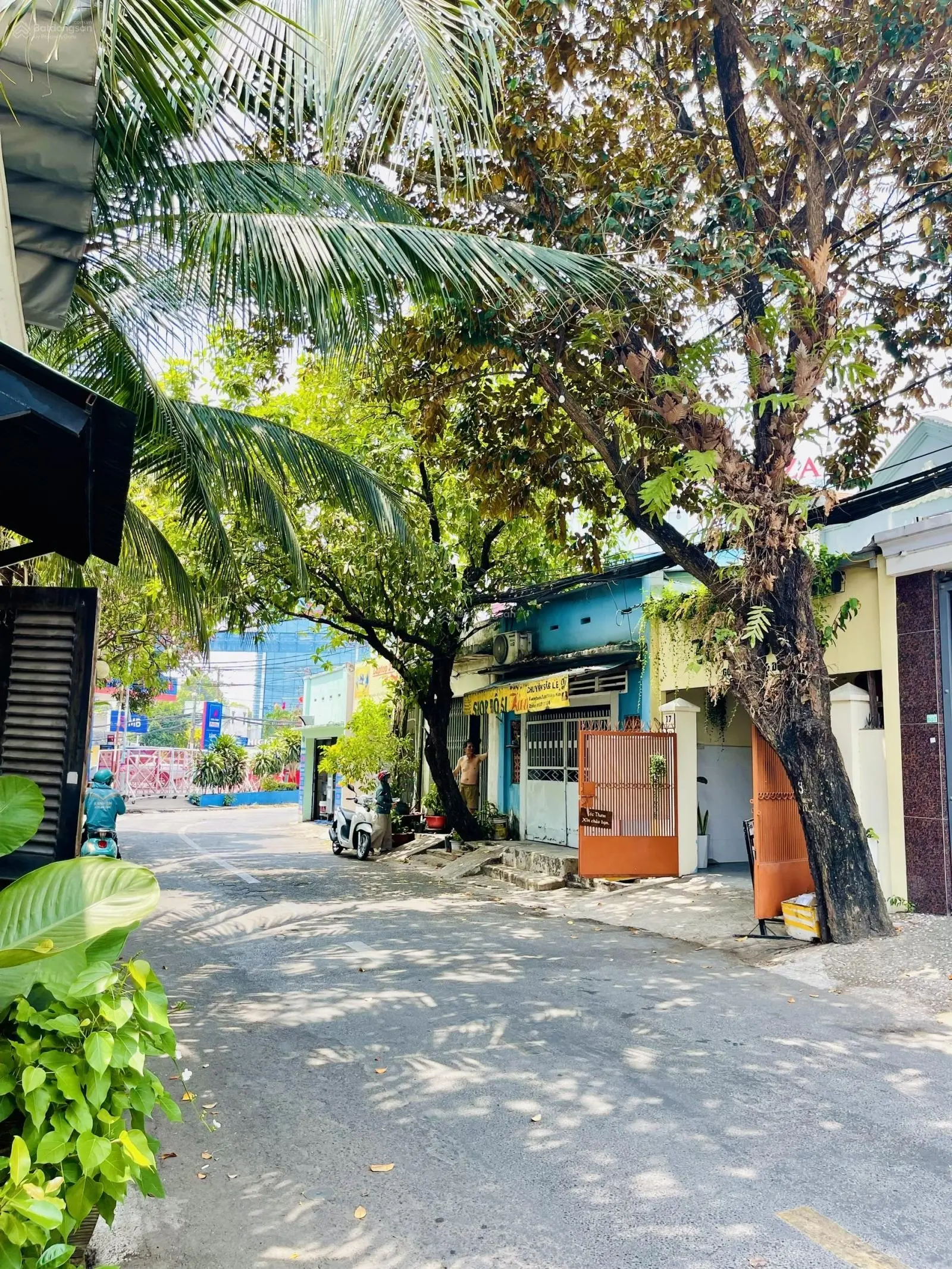 Ngộp bank 5 tỷ, Bán nhà mặt tiền, Lê Văn Việt, Đối diện Vincom Quận 9, DT 78m2, XD cao tầng, 8 tỷ
