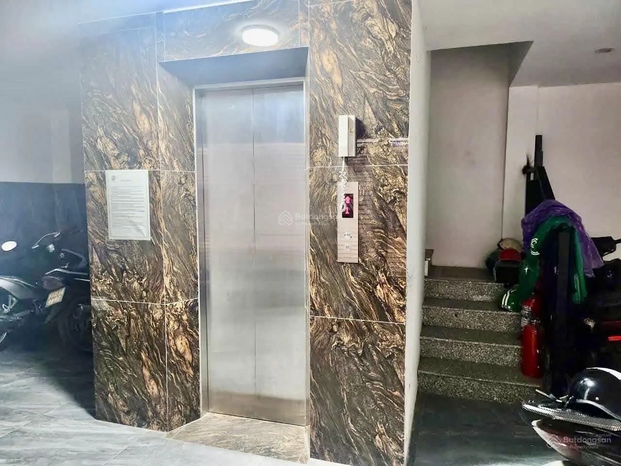 Bán căn hộ dịch vụ - 7t thang máy - 11 phòng kk - ngõ nông gần phố - đầy đủ pccc - dòng tiền 60tr/t