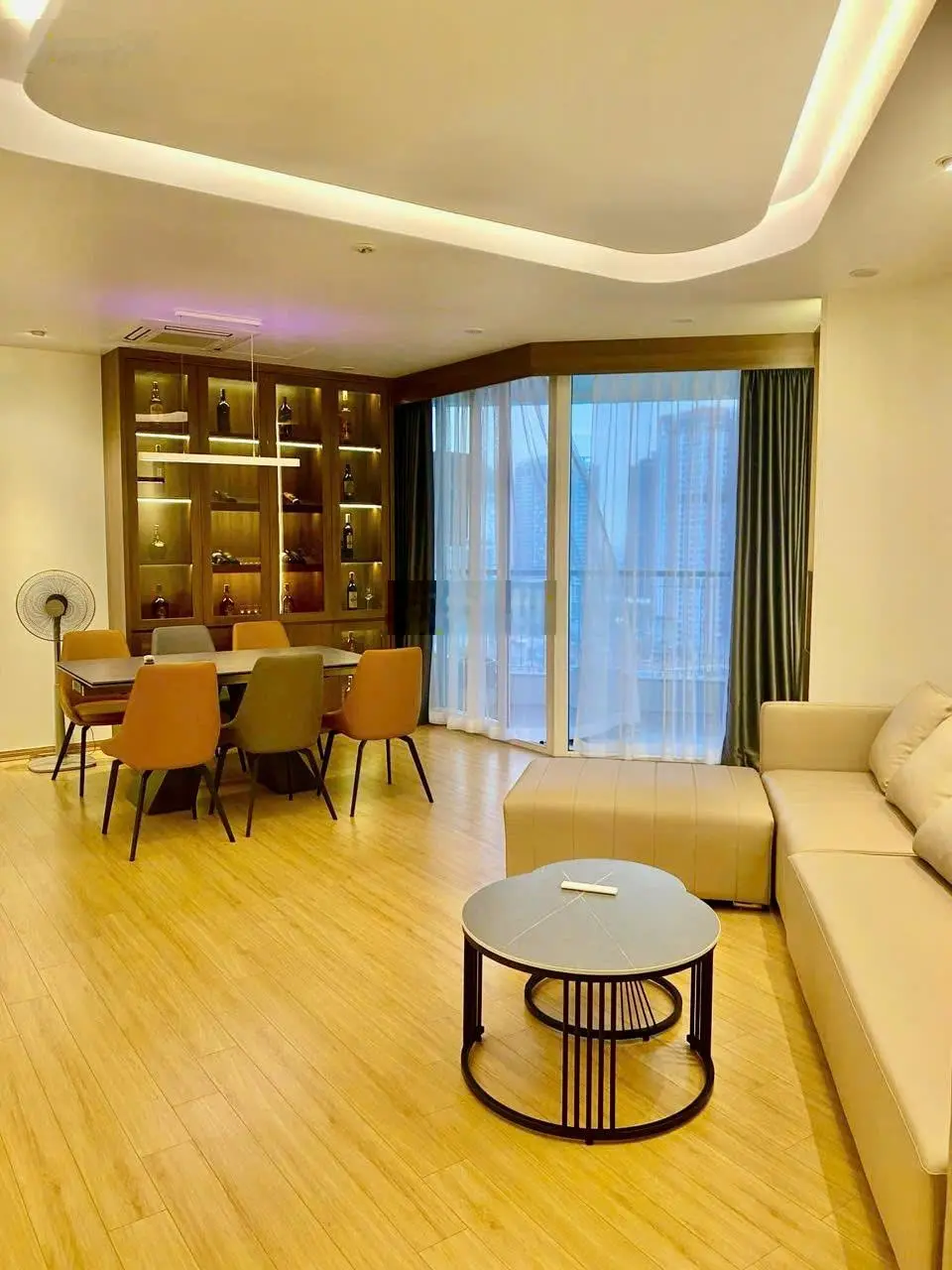 Bán nhanh 3n2vs tầng trung ban công Đông Nam tại 173 Xuân Thủy,dt 110m2, full đồ đẹp LH: 0906 241 ***