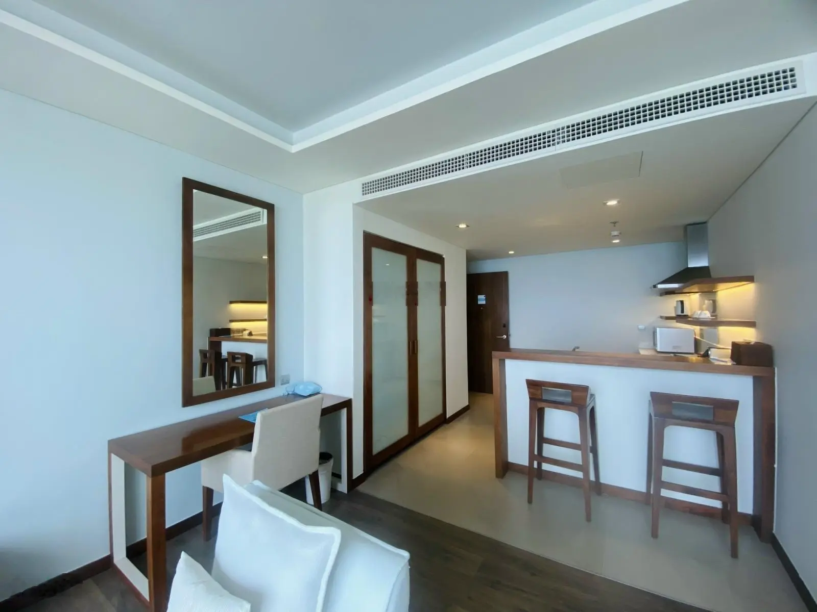 Vợ đổi ý nên giờ không xuống tiền 50% căn hộ view biển Mỹ Khê nên cần cắt lỗ 100tr