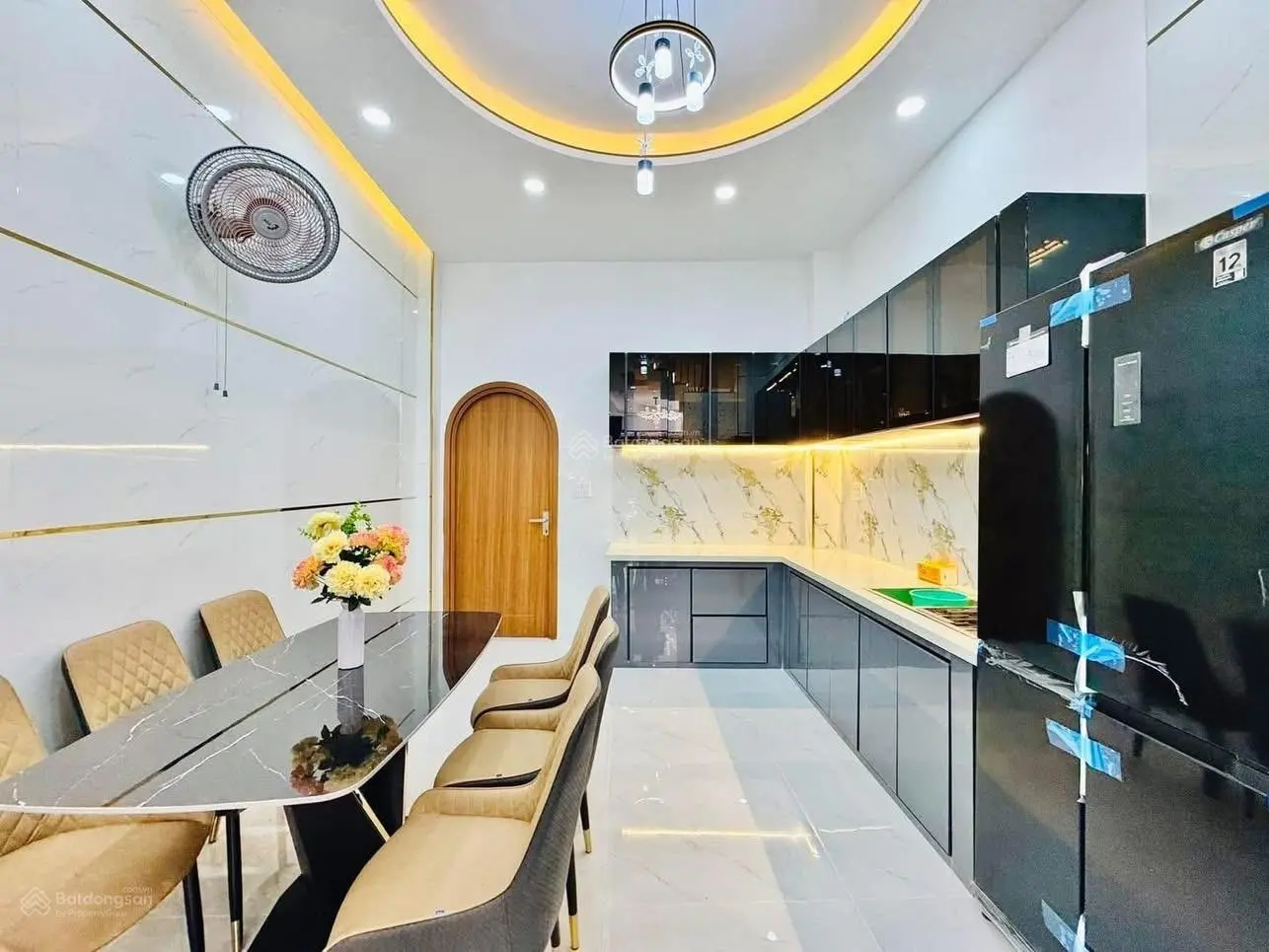 Cô chú chủ nhà cần bán nhà Võ Thị Sáu, Q3, sẵn HĐ thuê KD tốt 18tr/th, 72m2, sổ hồng riêng