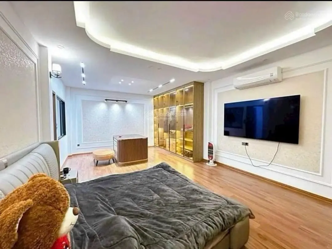 Bán nhà 261 Trần Quốc Hoàn, Cầu Giấy 41m2, 14 tỷ 3 ô tô tránh, kinh doanh sầm uất, đẹp long lanh
