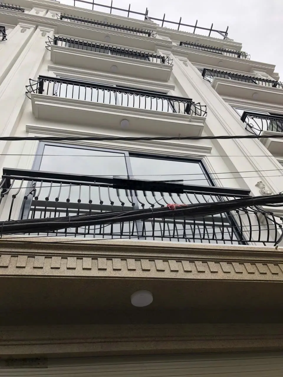 Bán nhà Phố Trạm Long Biên ga ra ô tô thang máy giá 9.3 tỷ LH 0988009316 xem nhà