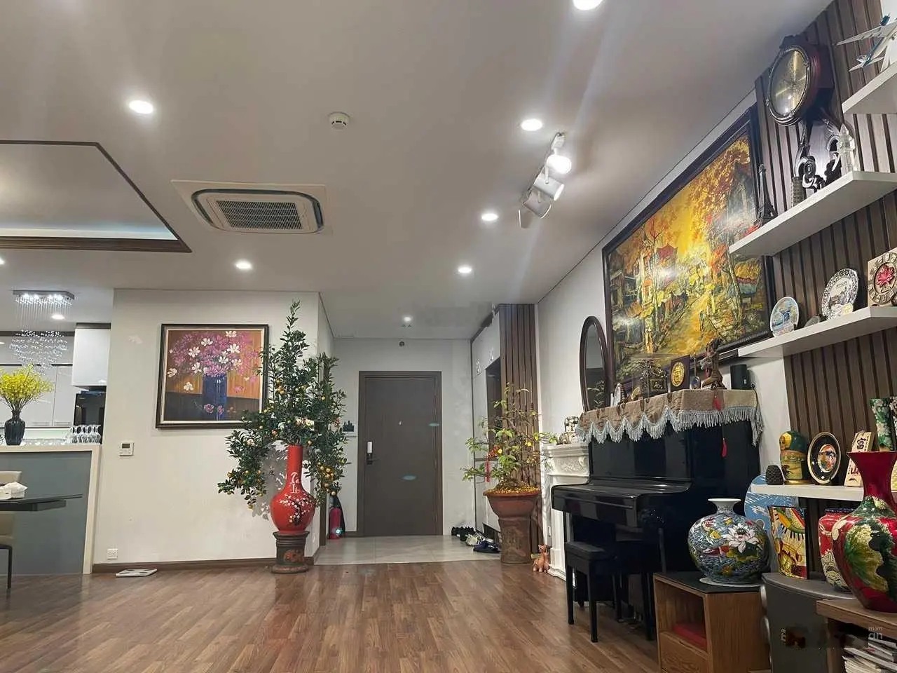 Chính chủ cần bán căn 171m2 4pn full nội thất cao cấp. Giá tốt hướng Đông Nam cực kì mát mẻ