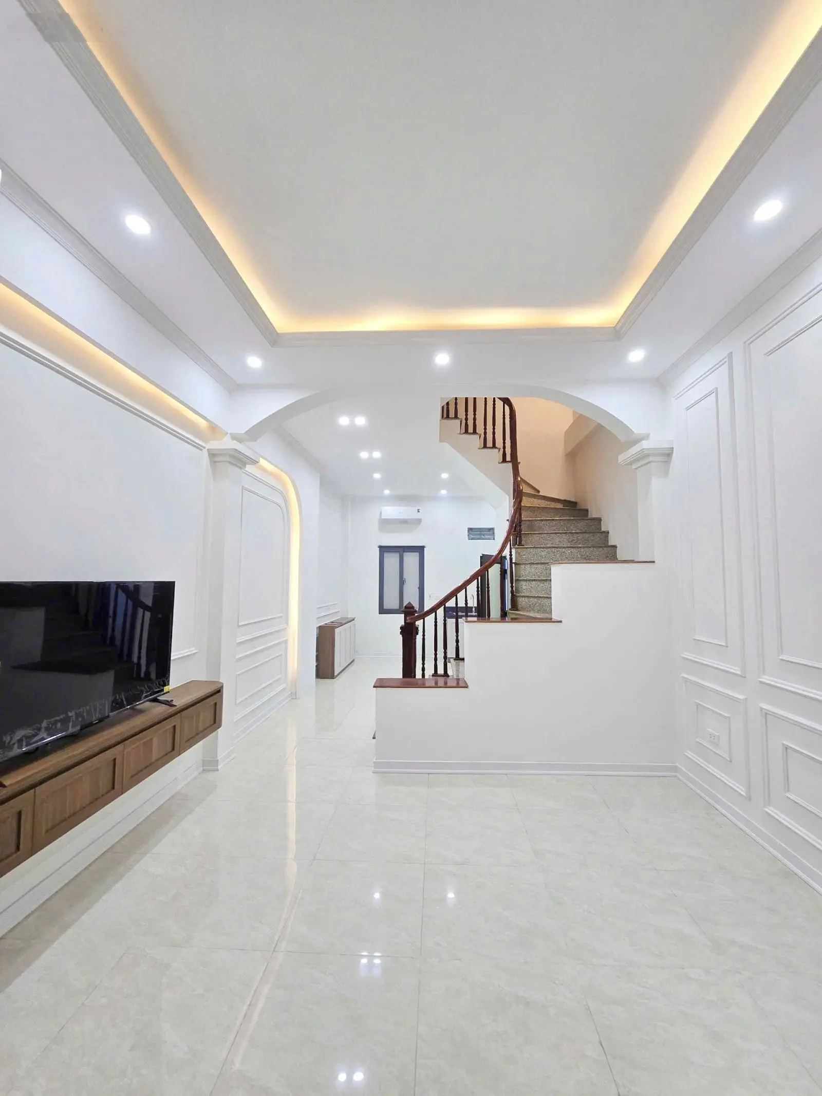 Bán nhà Phan Đình Giót 5 tầng, mt4.2m, ô tô đỗ cửa, dân xây kiên cố, full nội thất, 5 ngủ, 7.x tỷ
