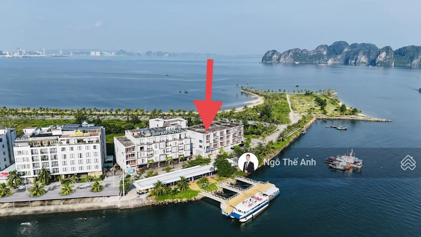 Cần bán căn nhà liền kề mặt biển, view Vịnh Hạ Long. Cực kỳ đẹp và hiếm có. Sổ hồng lâu dài