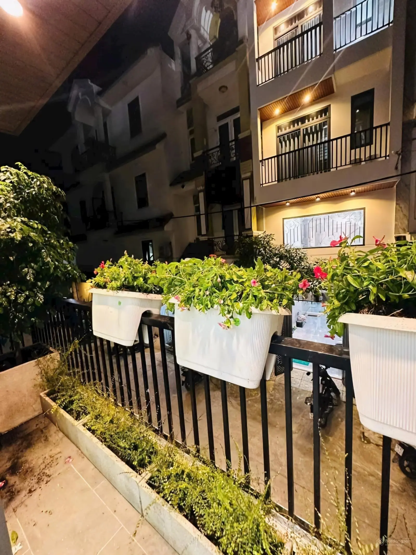 Bán căn nhà phố 3 lầu full nội thất cao cấp mới, đường Hà Huy Giáp. (giá chỉ hơn 6 ỷ)