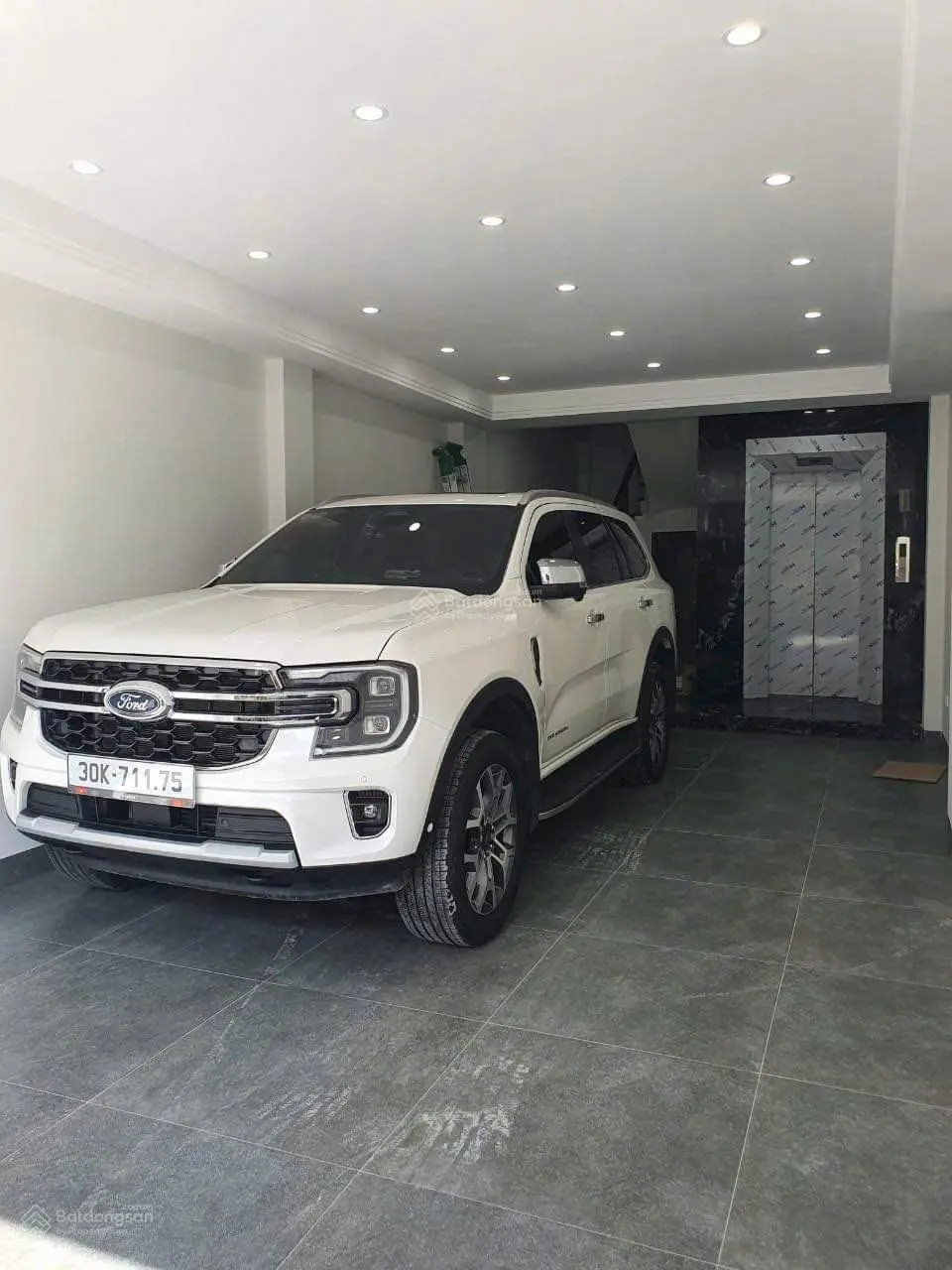 Bán nhà Phố Trạm Long Biên 56m2 x 7 tầng thang máy gara ô tô ngõ thông ô tô tránh kinh doanh tốt