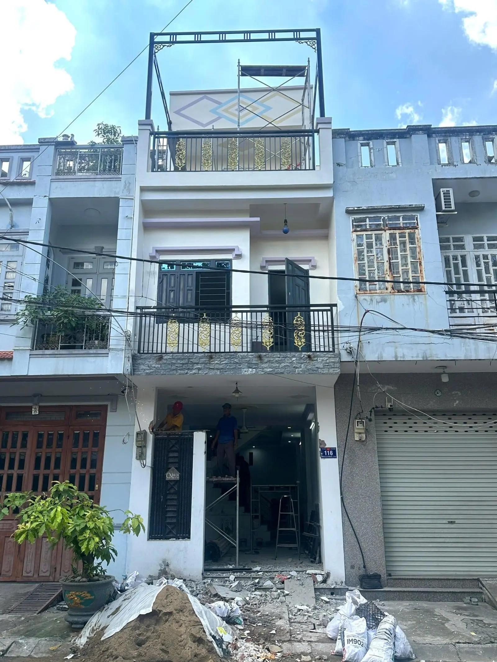 Nhà 2 lầu gần chợ xóm vắng giá 4 tỷ 600 triệu