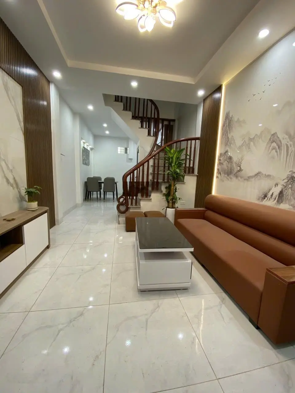 Bán nhà 4 tầng phố Chính Kinh, đi bộ ra tàu điện ngầm, ngay sát phố, sổ đỏ hoa hậu, khu vực hiếm.