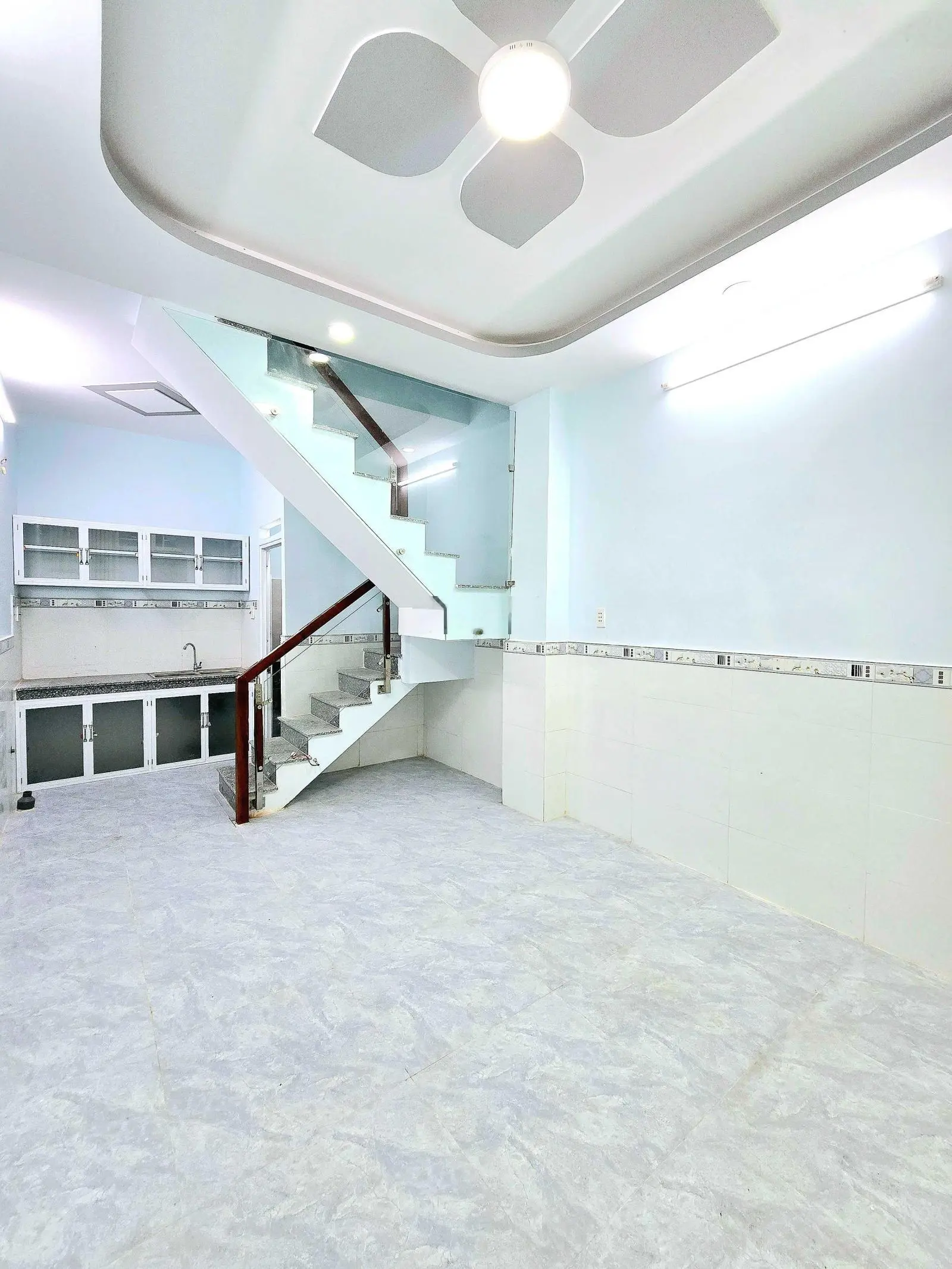 Bán nhà 1 lầu - mới hoàn thiện - xe hơi đậu kế bên nhà