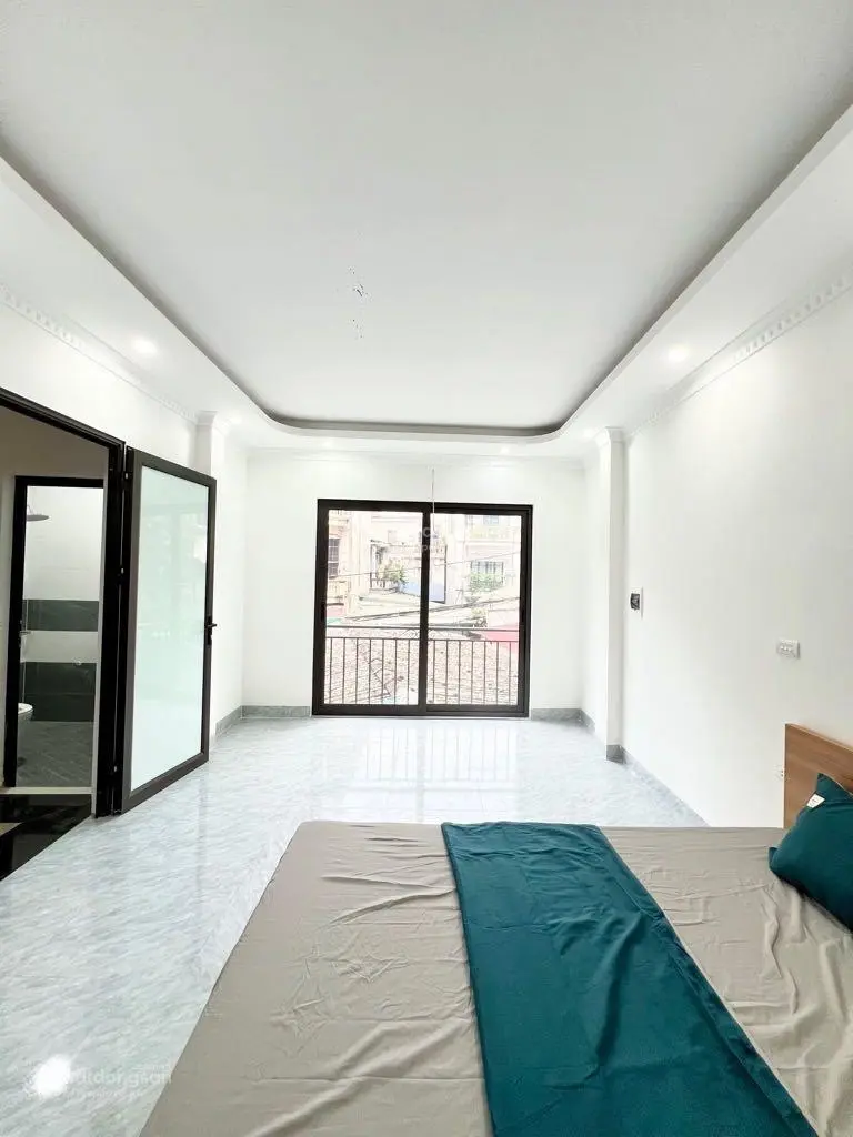 Bán nhà Hoàng Mai - ô tô đỗ cổng - kinh doanh - ngõ rộng thoáng - 3PN. Giá: 6,05 tỷ. LH: 0779 548 ***