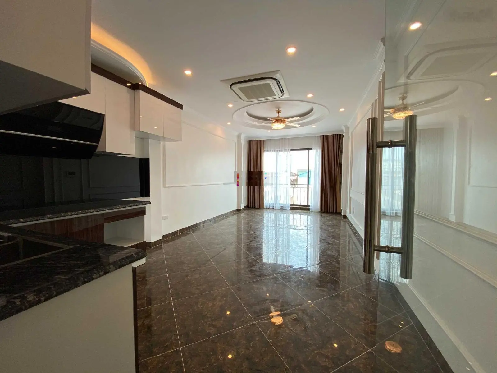Mặt ngõ ô tô, có ô chờ thang máy, 42m2 x 5 tầng cực đẹp, cách mặt phố 20m, Nhật Tảo, Bắc Từ Liêm