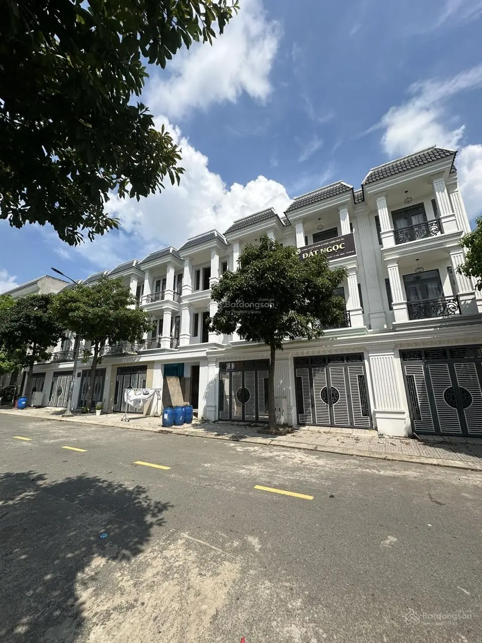 Ngộp bank bán gấp nhà full nội thất siêu đẹp kdc đồng bộ sạch đẹp đường 13m