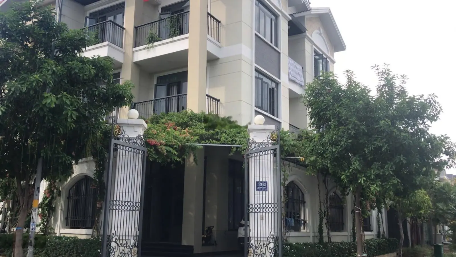 Bán gấp biệt thự Quận Bình Thạnh, HCM. DT 183.6 m2. Giá 35 tỷ mua trước 8/2025 bớt 2 tỷ