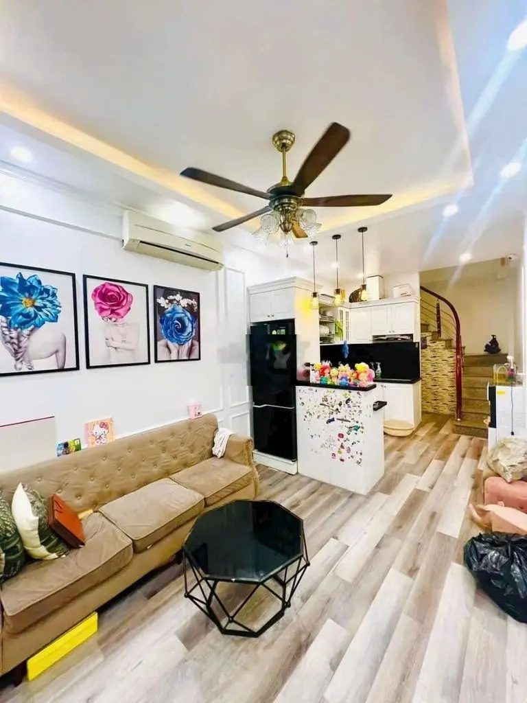 Bán nhà đẹp dân xây phố Kim Mã 45m2 5tầng 5.9tỷ Ba Đình
