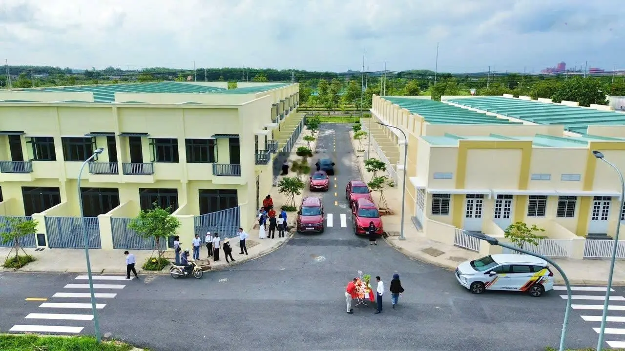 Chỉ 480 triệu, nhà phố 1 trệt + 1 lầu, trong KCN Phước Đông, Tây Ninh. SHR đã hoàn công. HT vay 70%
