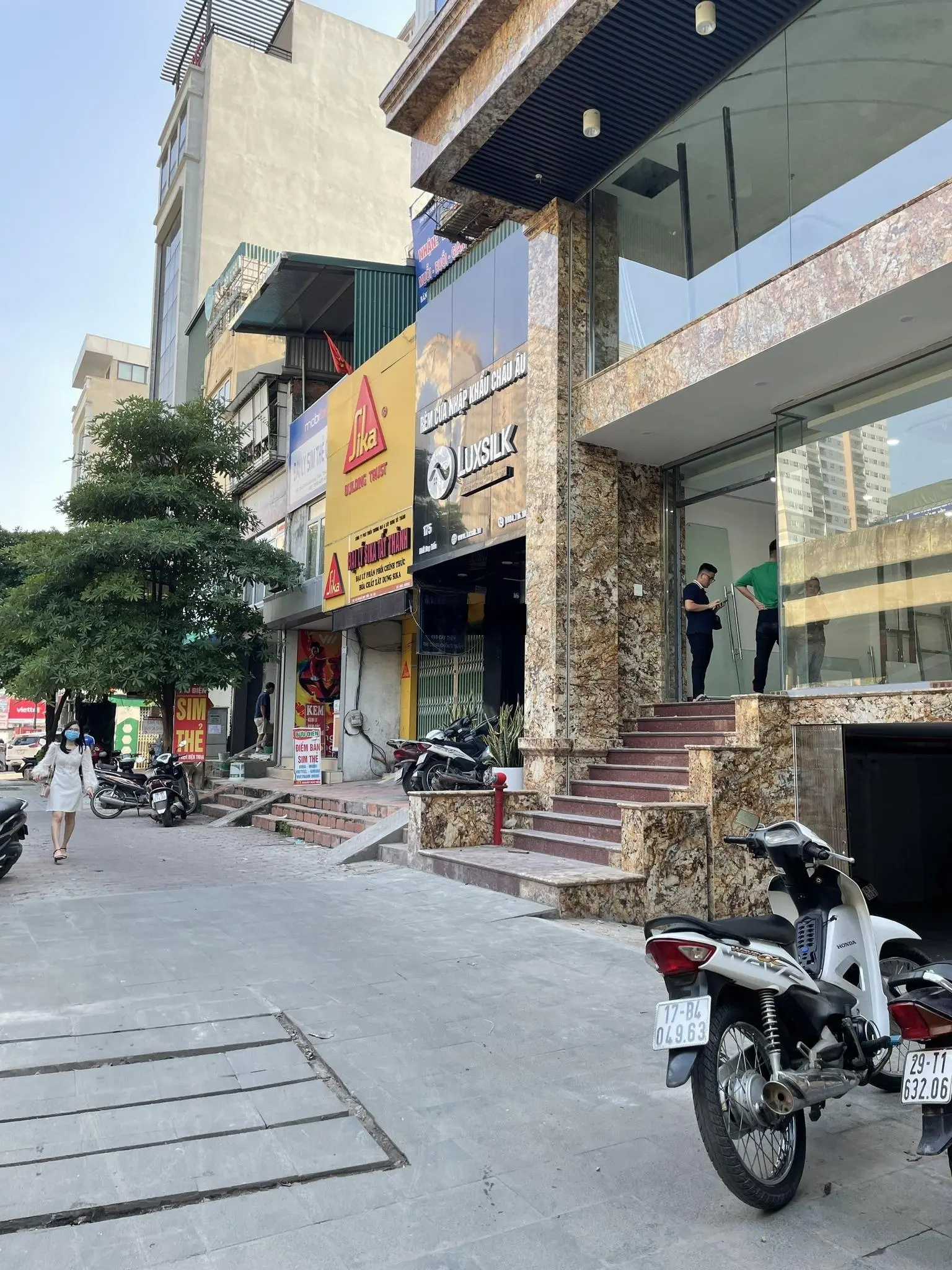 Tòa nhà văn phòng, 9 tầng, gần 100m2, tại Nguyễn Xiển, Q. Thanh Xuân, vỉa hè 4m