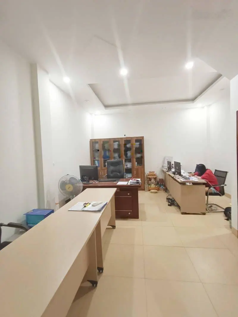 Bán gấp lk 6 tầng Vạn Phúc Hà Đông. Diện tích 47m2 giá: 15,9 tỷ, gọi e.Mừng 0936936683 xem nhà 24/7