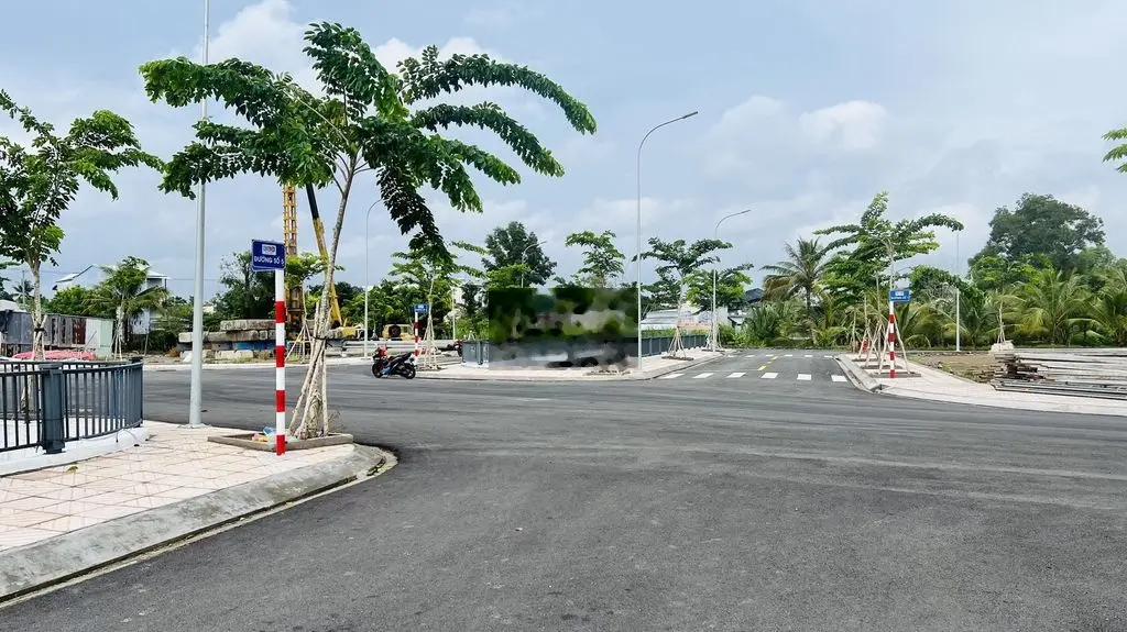 Thanh lý nền đất ngay cổng Trung tâm thương mại. Giá sang sổ 990 triệu