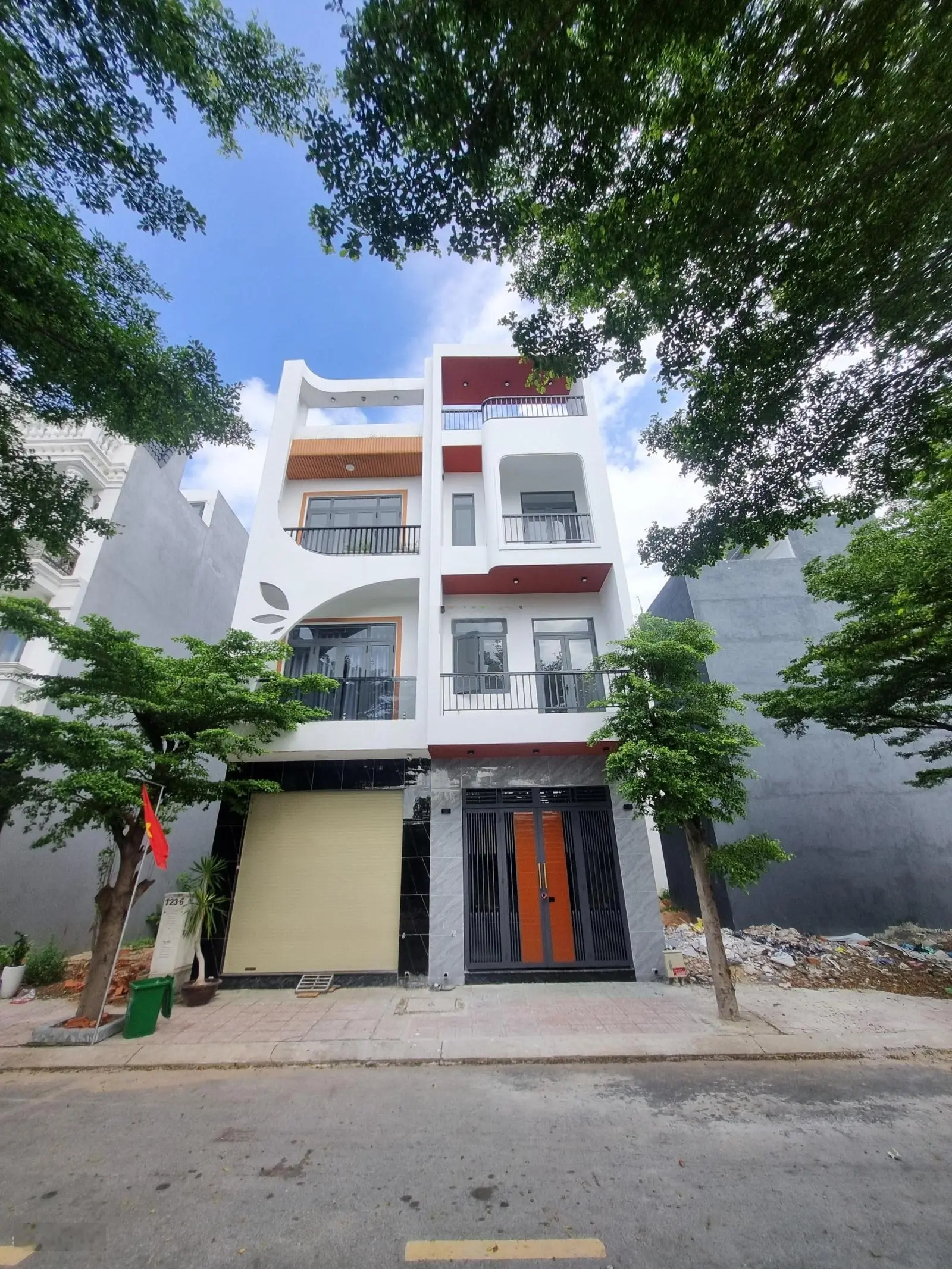 4.3 Tỷ - nhà mới 100% KDC Lộc Phát - về QL 13, HCM cực gần. Căn còn sót lại. Hiếm bán 0902946533