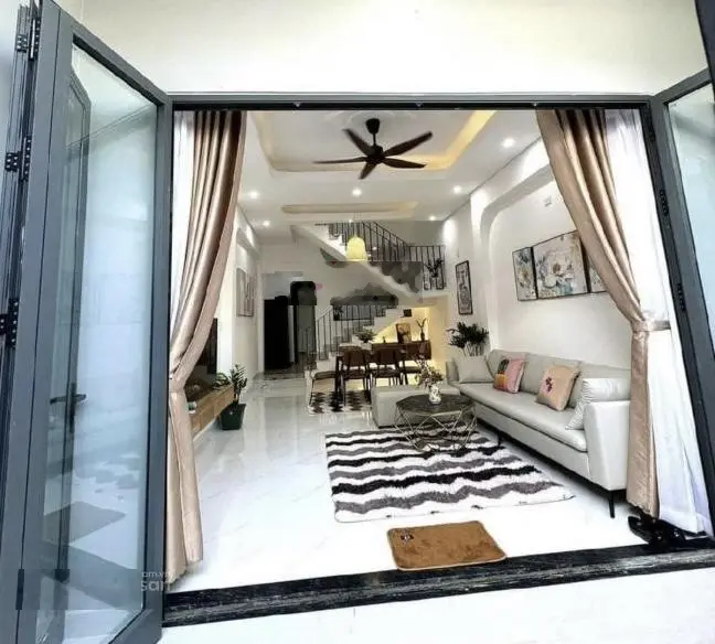 Bán gấp nhà Lê Văn Lương, Tân Phong, Quận 7. DT 49,5m2. SHR, pháp lí chuẩn