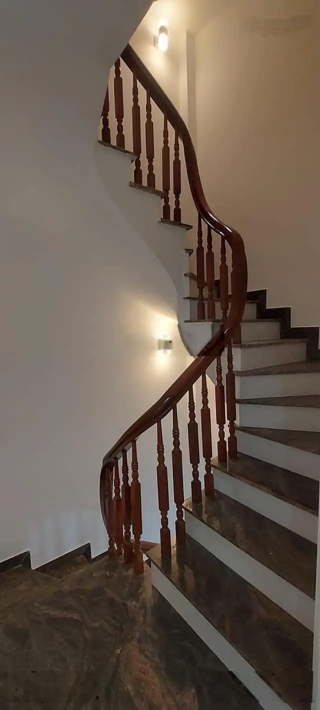 Bán nhà mới Thuỵ Khuê 31/35m2 5 tầng ,MTx4,1m, nội thất xịn ở ngay LH Tiến Đạt 0987 396 ***