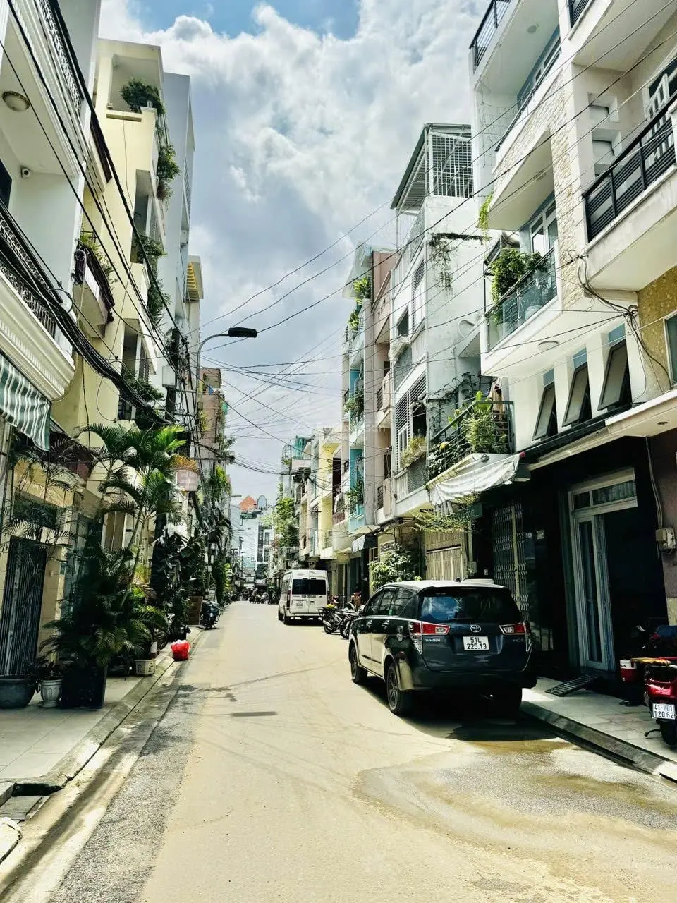 Bán nhà hẻm 8m thông khu bàn cờ 41m2 5 tầng ngay chợ phạm văn hai quận tân bình