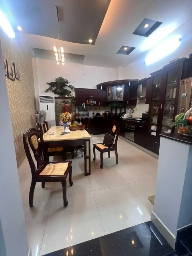 Bán nhà HXH Dương Bá Trạc, Quận 8. Nguyễn Văn Cừ. 4m x 19m. 3 tầng. Giá 8.8 tỷ. MTKD , hiếm