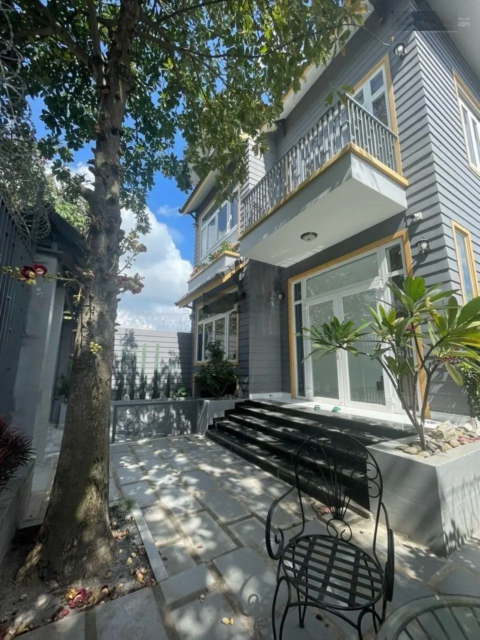 BIỆT THỰ ĐỐI DIỆN GLOBAL CITY NHỈNH 100tr/m, VỪA Ở VỪA ĐẦU TƯ BIỆT THỰ LIÊN PHƯỜNG, PHƯỚC LONG B