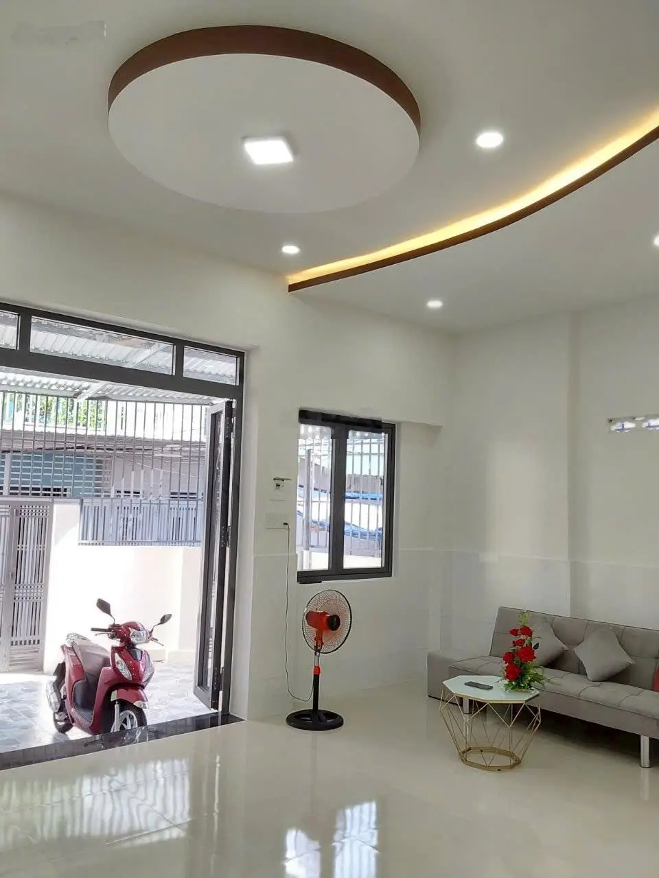 Bán nhà mới căn góc 2 mặt tiền, hẻm Trần Quý Cáp TTTP Nha Trang. DT 56m2. Giá 2,390 tỷ TL