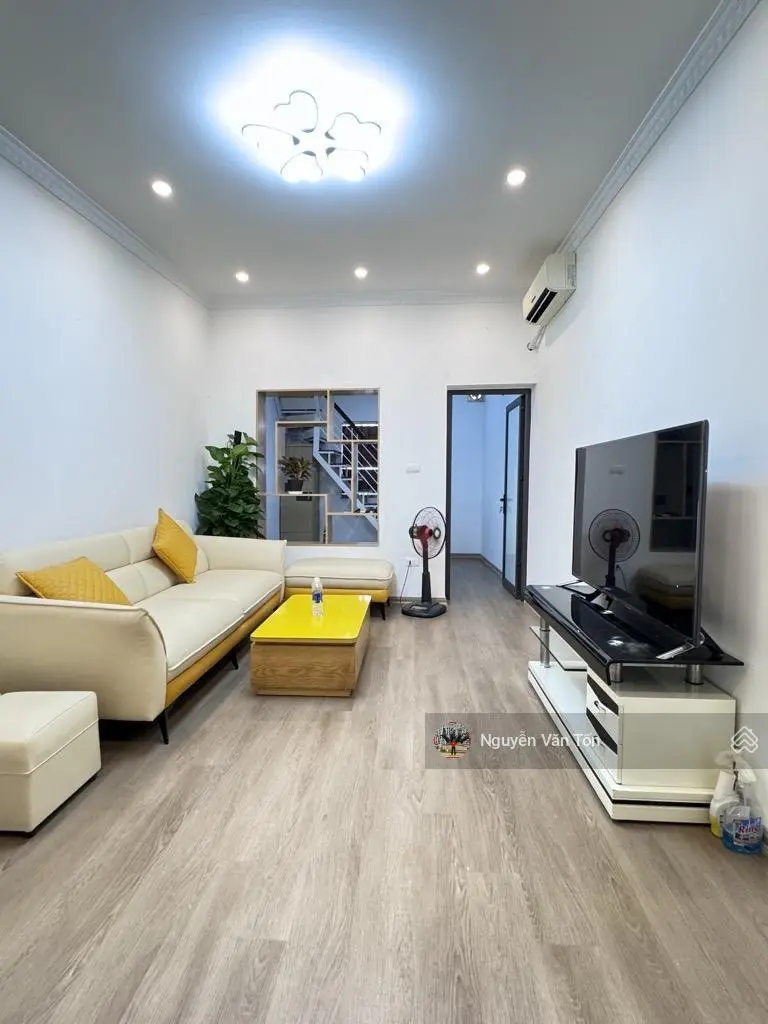 Bán nhà đẹp Nguyễn Huy Tưởng, 2,79 tỷ, 28m2, 2PN, 1WC, giá siêu hời! Gần Royal City