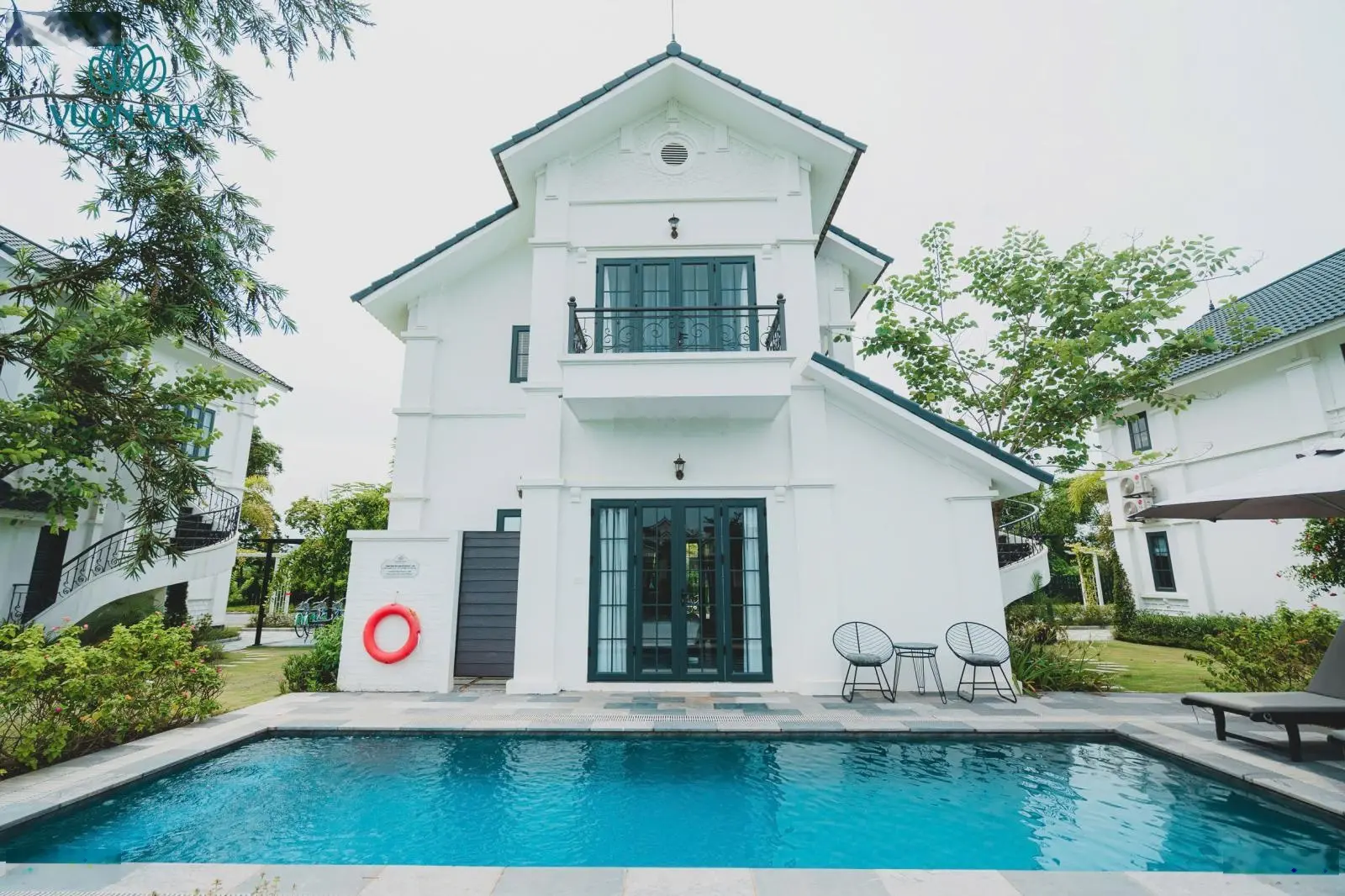 Bán Biệt thự Vườn vua Resort - Sẵn sổ - Oto đỗ cửa - khai thác dòng tiền 100tr/tháng