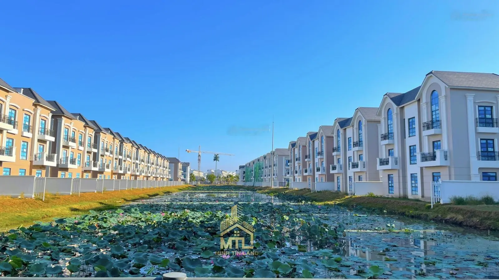 Bán nhà phố 120m2 đối diện công viên tại Vinhomes Grand Park giá chỉ 17 tỷ. LH 0828 030 *** Thiện