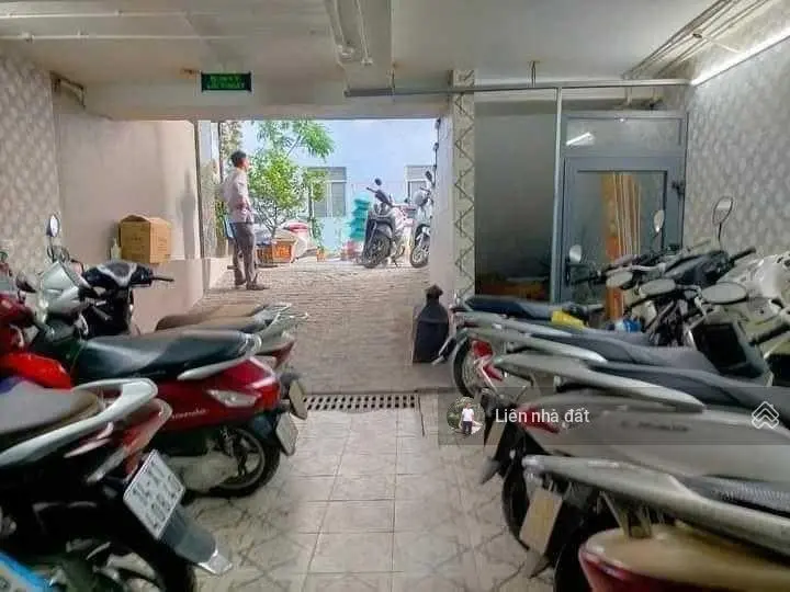 Cần bán nhanh tòa văn phòng phố Mai Dịch 80m2 8 tầng 22.5 tỷ lô góc 3 mặt thoáng