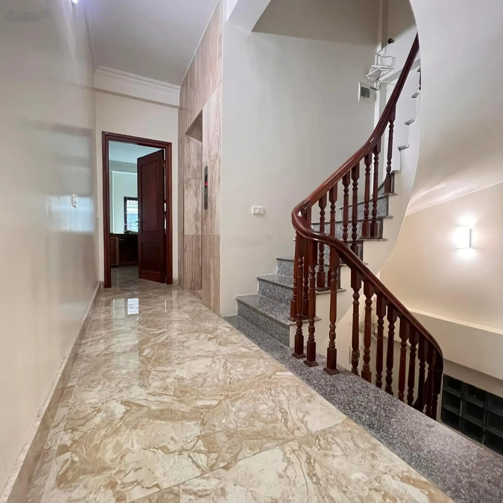 Bán nhà mặt phố Đồng Bát - Nguyễn Hoàng Nam Từ Liêm. DT 70m2, 7T, MT 5m, giá 32.9tỷ
