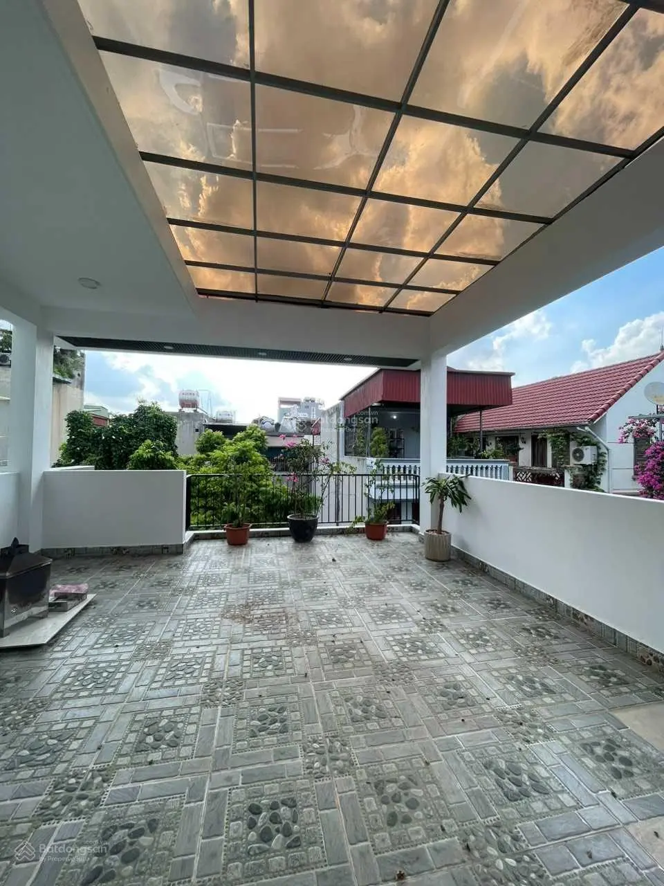 Bán nhà tái định cư Ngọc Thụy 80m2 x 5T x 5m mặt tiền, thang máy 450kg, ngõ thông ô tô 7 chỗ vào