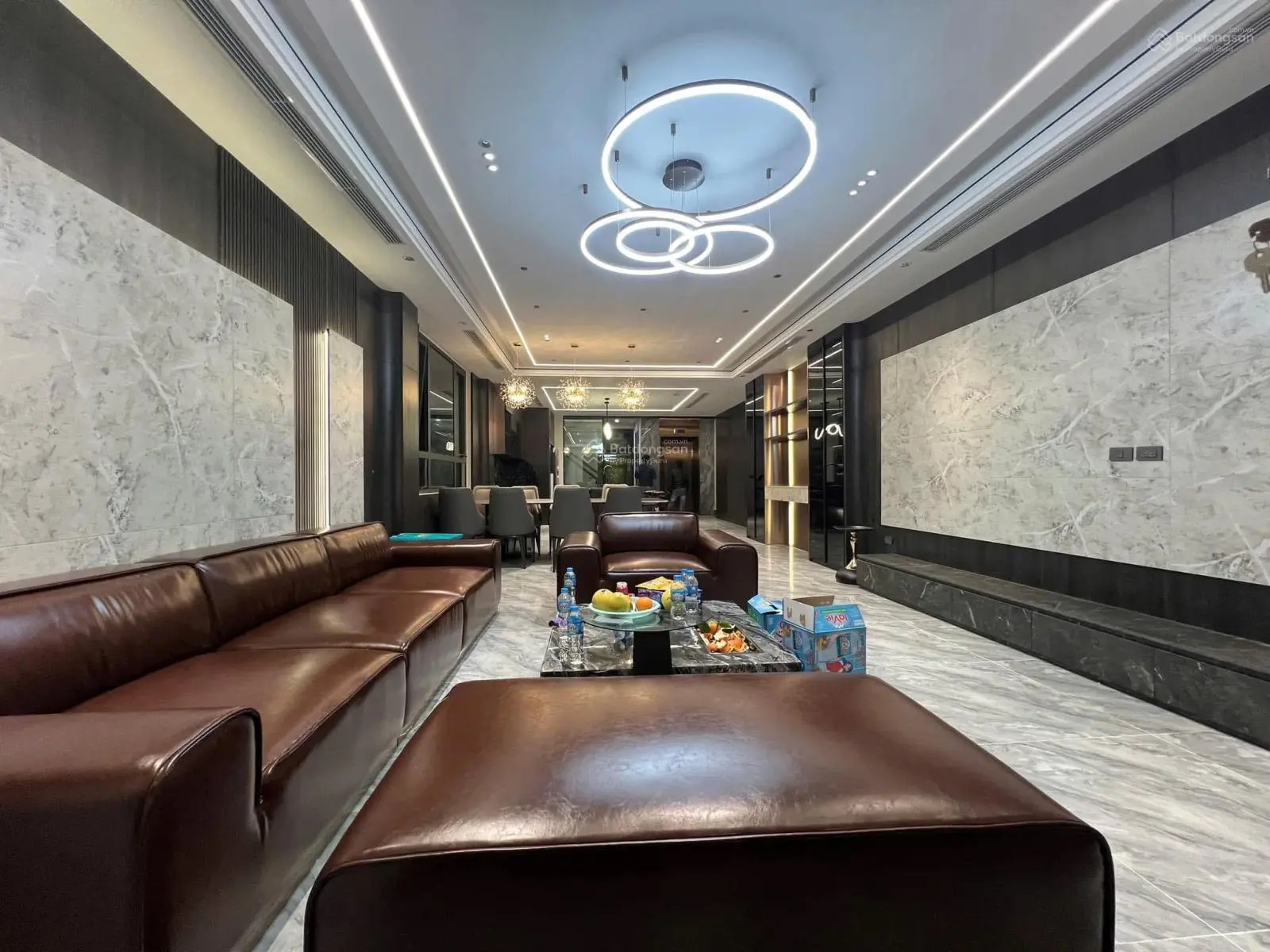 Nguyễn Văn Cừ 100m2, 8 tầng thang máy MT 5m ô tô 7 chỗ vào nhà ngõ thông cách mặt phố 15m