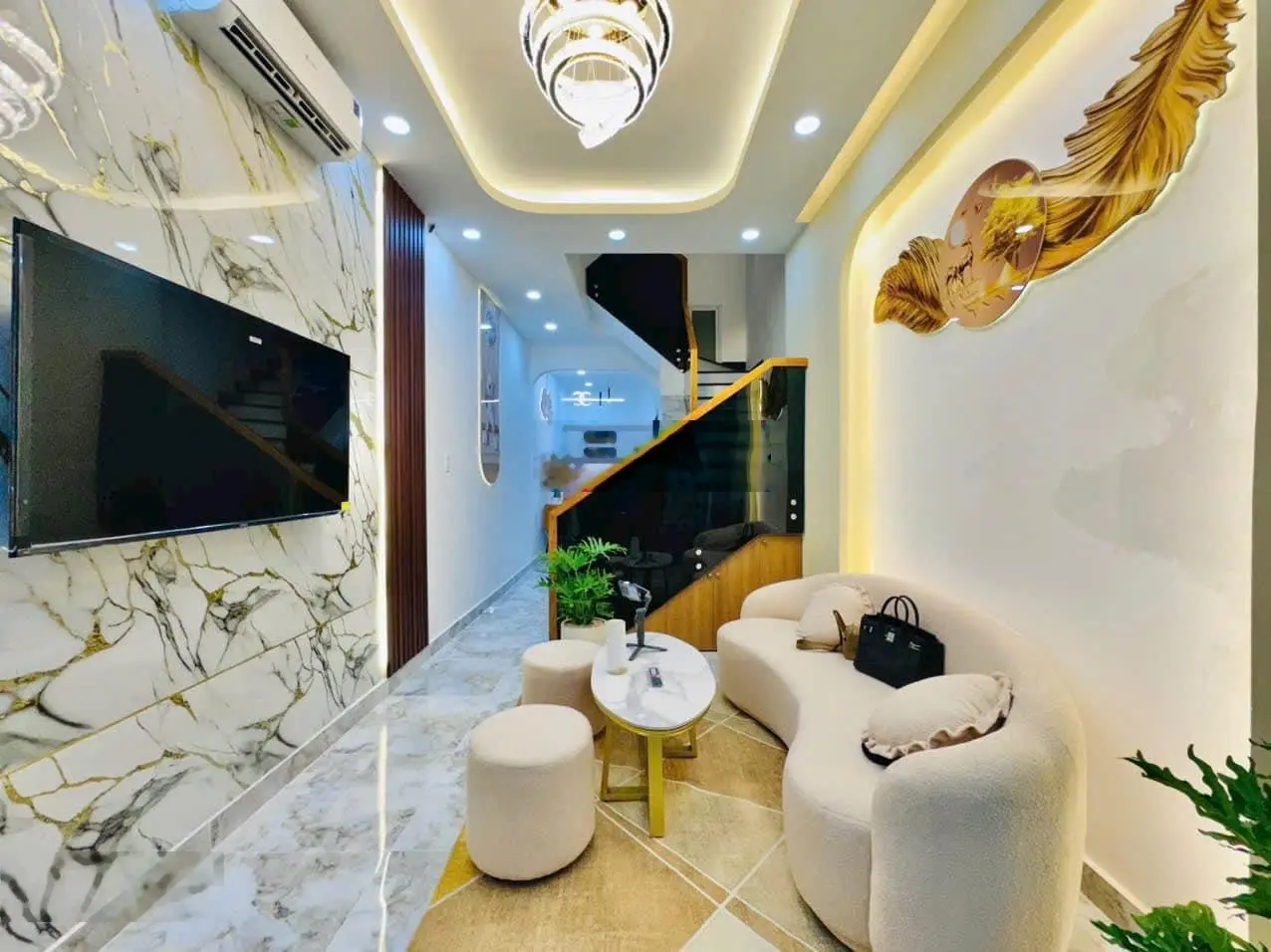 Hàng Hiếm Nguyễn Du P7 3tầng 4pn 5wc 3x14m cách MT chỉ 60m full Nội Thất