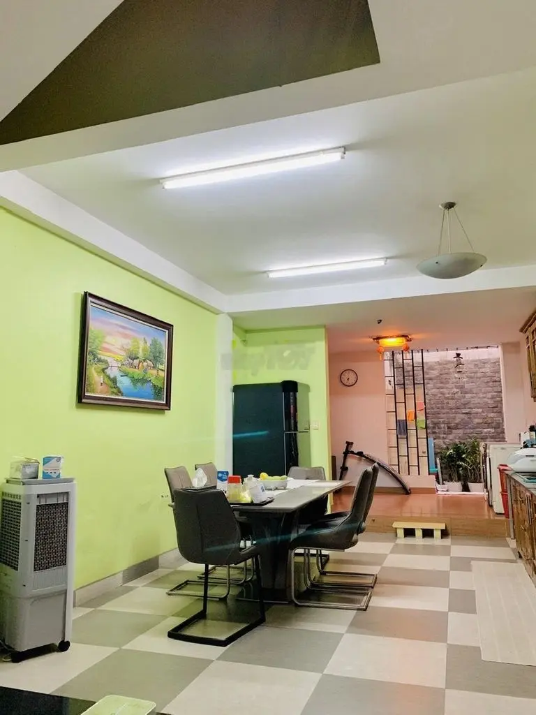 Nhà đẹp hẻm xe tải Nguyễn Văn Đậu oto ngủ nhà giá ngộp chỉ 100tr/m2