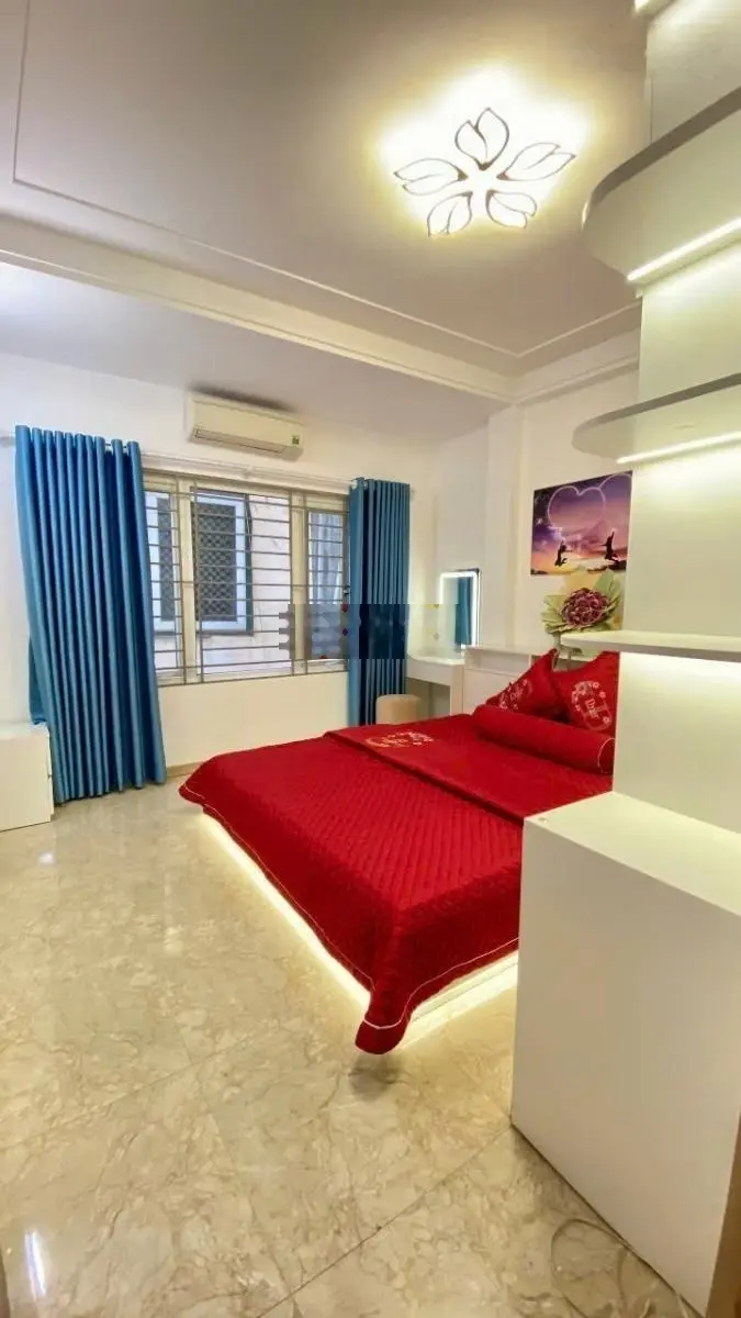 Chính chủ bán nhà riêng Kim Ngưu, giá chỉ 5,75 tỷ có diện tích 32m2 * 4 tầng. Nhà đẹp, ngõ thoáng