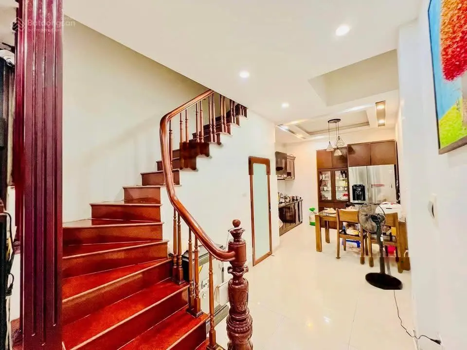 Bán gấp căn Lý Thái Tổ, p10, Quận 10 ngay mặt tiền hai bên, LH 0766372521 xem nhà