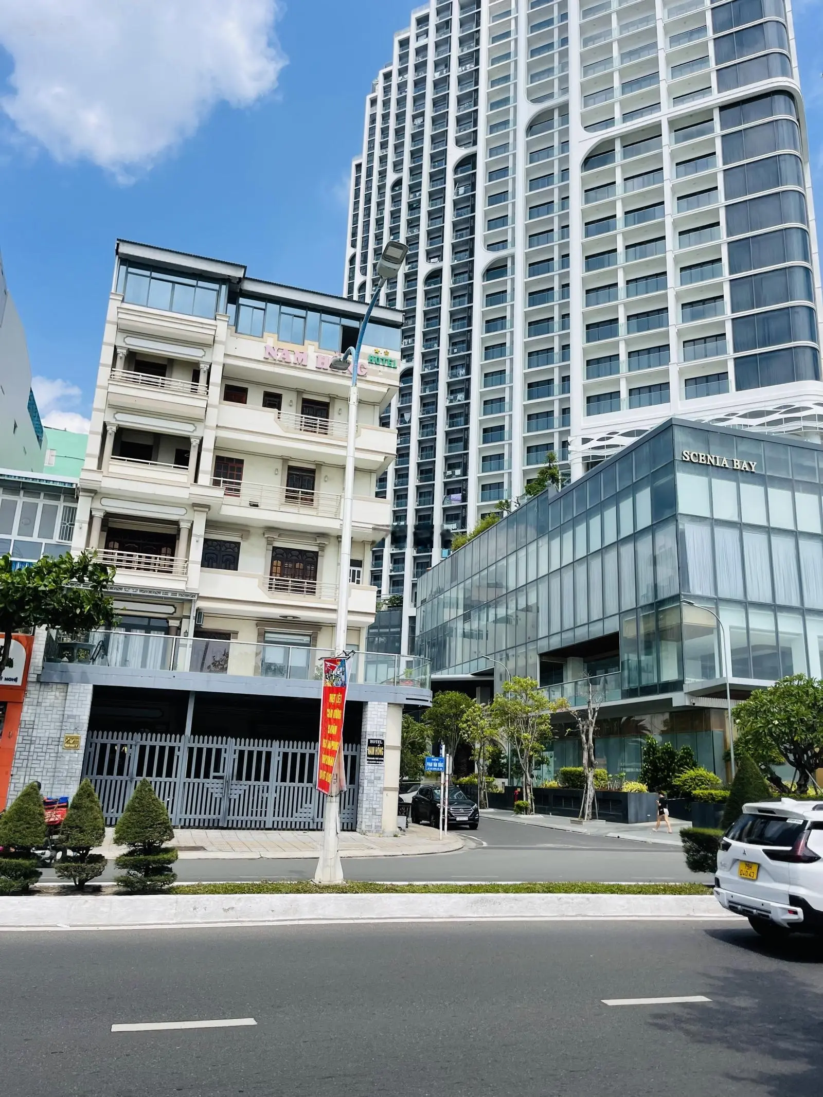Bán khách sạn 6 tầng nằm góc đắc địa Phạm Văn Đồng và Phạm Ngọc Thạch cạnh bên toà Scenia Bay 5*