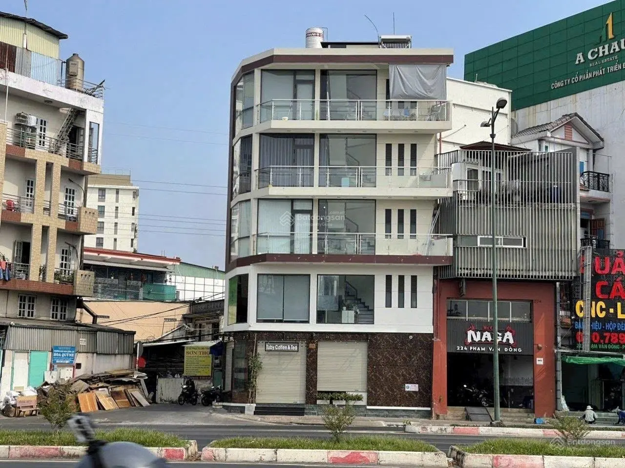 Bán Căn Góc 2 MT Đường Nguyễn Văn Đậu. Bình Thạnh. DT 8 x20. 4 Tầng. HĐT 150 triệu. Giá 28 tỷ