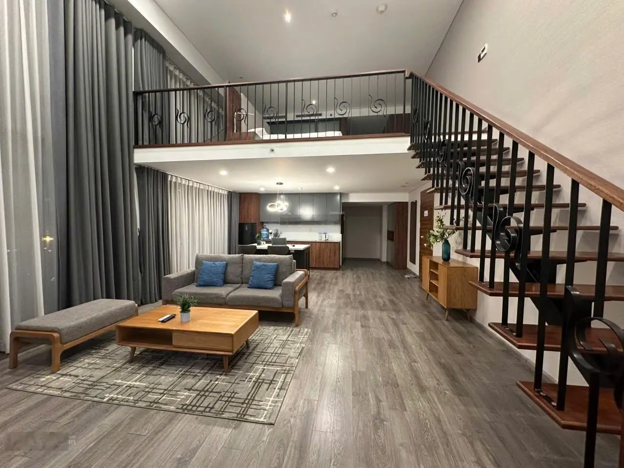 Chính chủ gửi bán căn hộ chung cư cao cấp PentStudio 699 Lạc Long Quân 91m 1PN tầng cao view Hồ Tây
