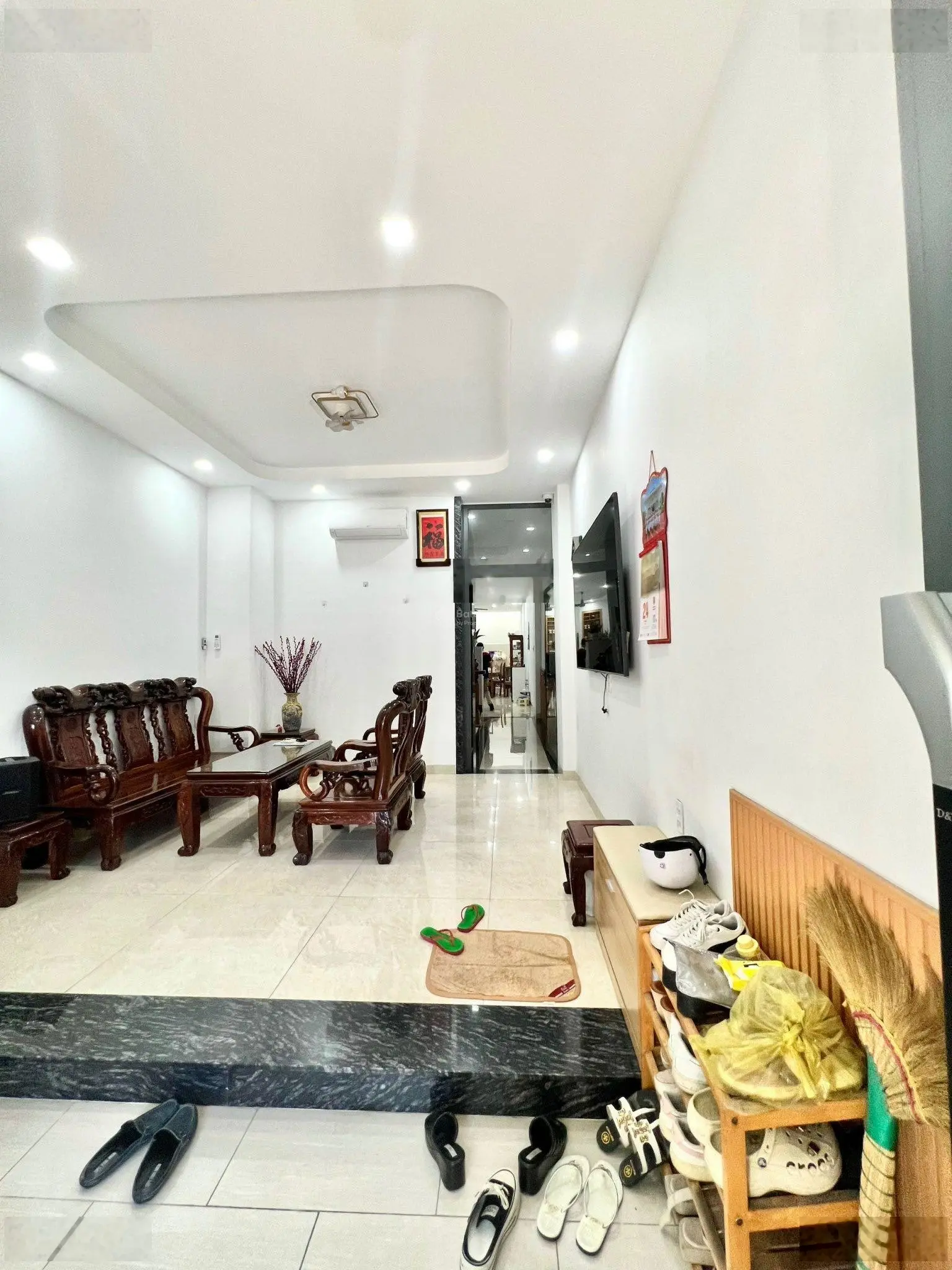 Bán nhà 4 tầng mặt tiền đường Hồng Bàng nội thất đẹp, có thang máy
