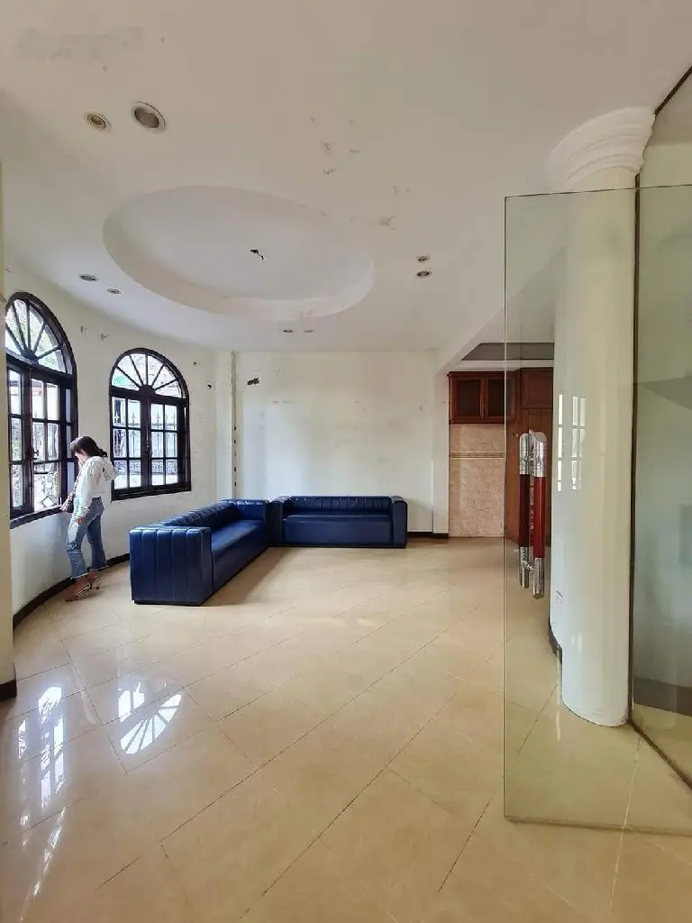 Biệt thự sân vườn, hồ bơi Phạm Văn Đồng 306m2, 3 tầng. Bán gấp Giảm cực sốc 28tỷ xuống còn 14tỷ