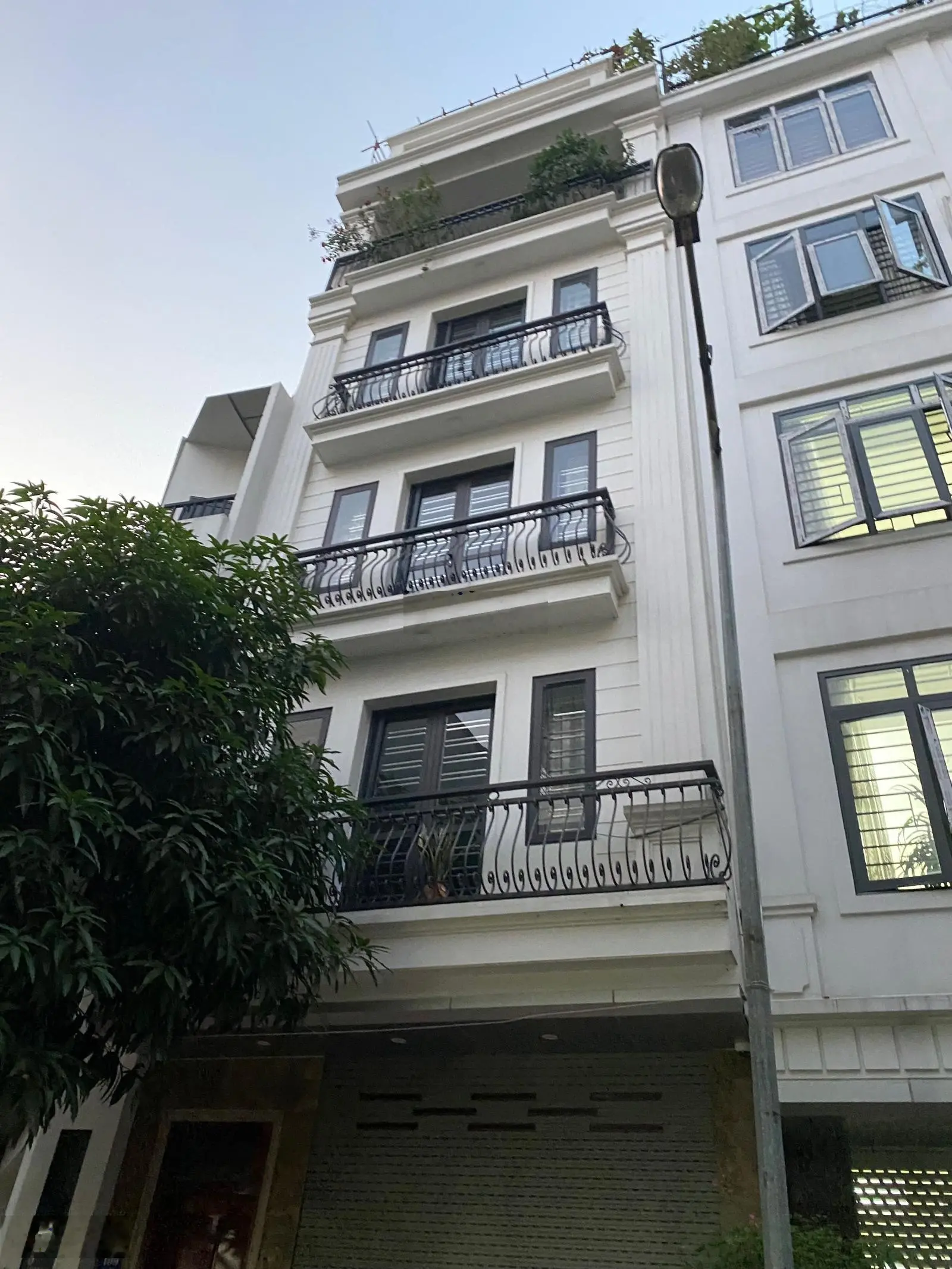 Mặt tiền 5m 5 tầng view chung cư - cạnh trường An Hưng - thông ra Lê Quang Đạo - Thiên Văn Học